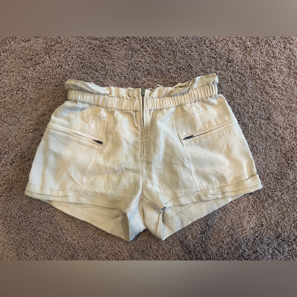 Aritzia Wilfred linen blend cargo high rise shorts| size 2